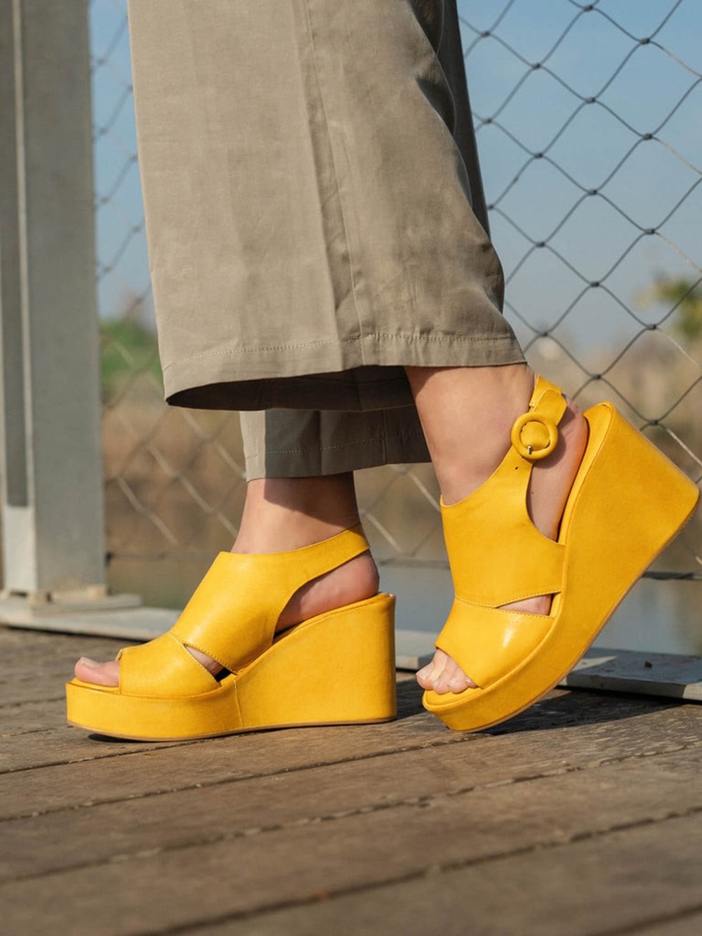 NEW Antelope Ramira Women's Yellow Platform Wedge Sandals size 40 or 9